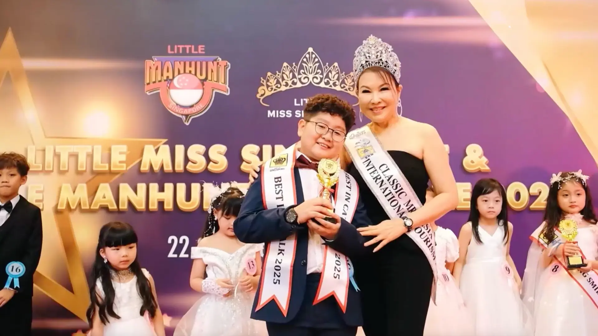 Hai mẹ con Việt hòa nhịp tỏa sáng tại đảo quốc Sư tử | Người Việt 5 châu | 28/09/2025